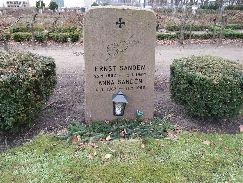 Grave number: Ö 32y    13a, 13b