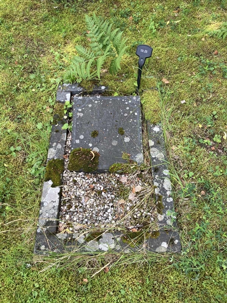 Grave number: 1 13    23