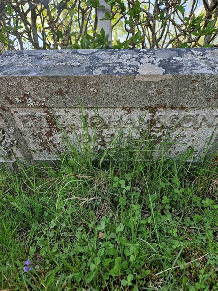 Grave number: 501 21 4154