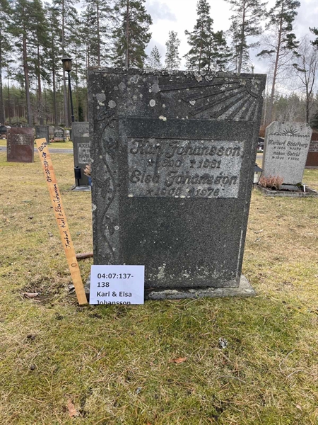 Hautatunnus: 04 07   137-138