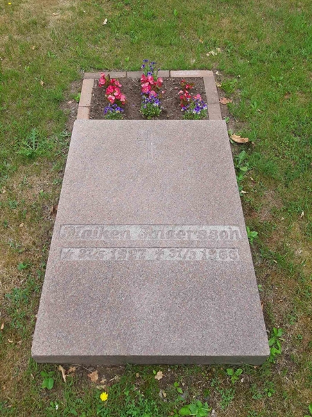 Grave number: M3 A   119, 120