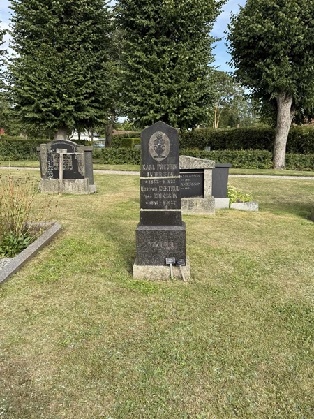 Grave number: ON C   453, 454