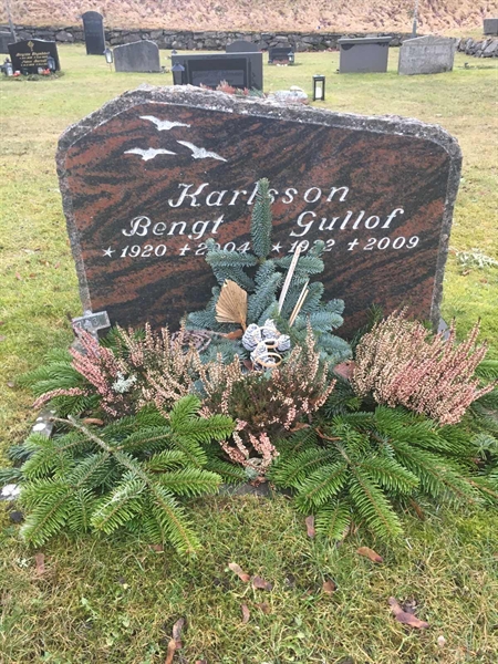 Grave number: B G  743, 744