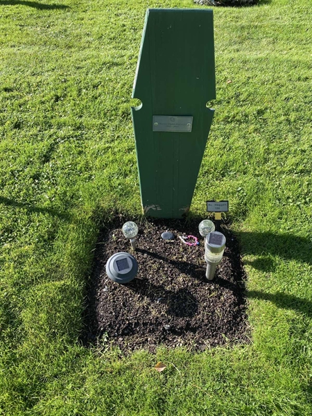 Grave number: 2 H   130