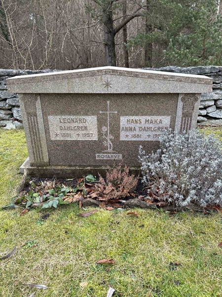 Grave number: L B 97