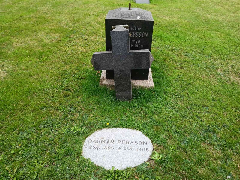 Grave number: NV E     55