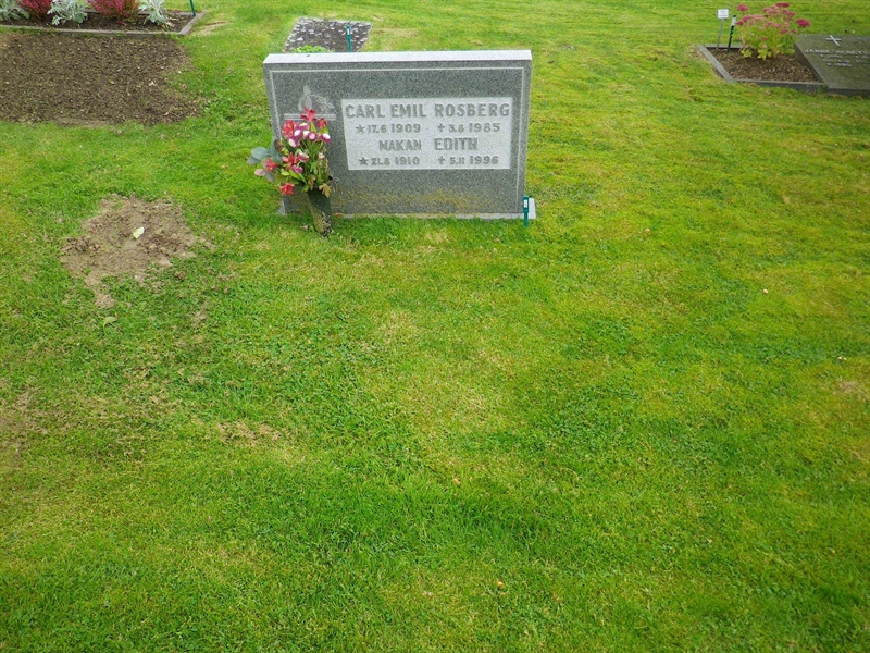Grave number: VI J   135, 136