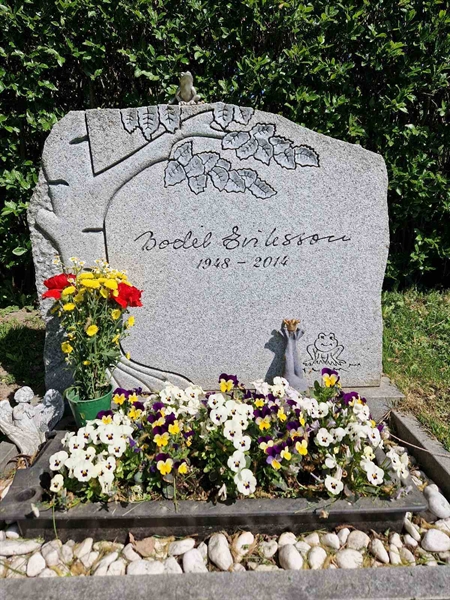Grave number: 501 28 5468-5469