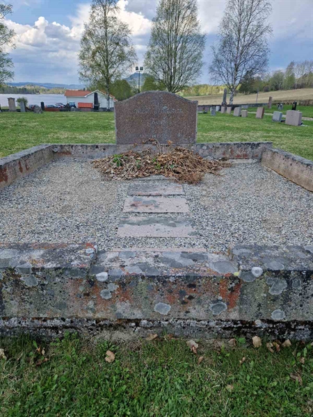 Grave number: 501 06 713-715