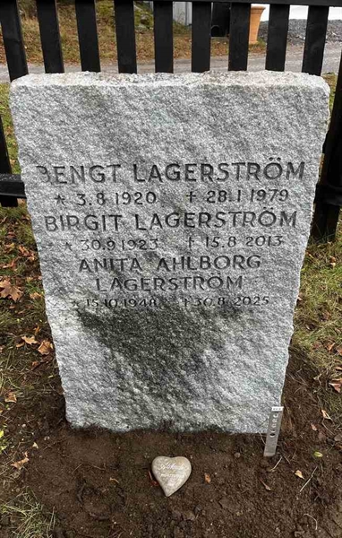 Grave number: 1 8    44