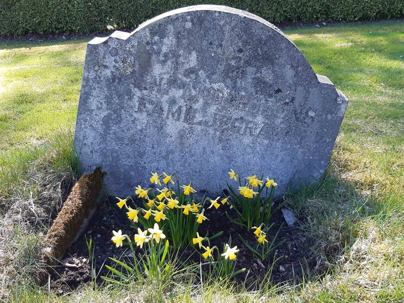 Grave number: KA 01    18
