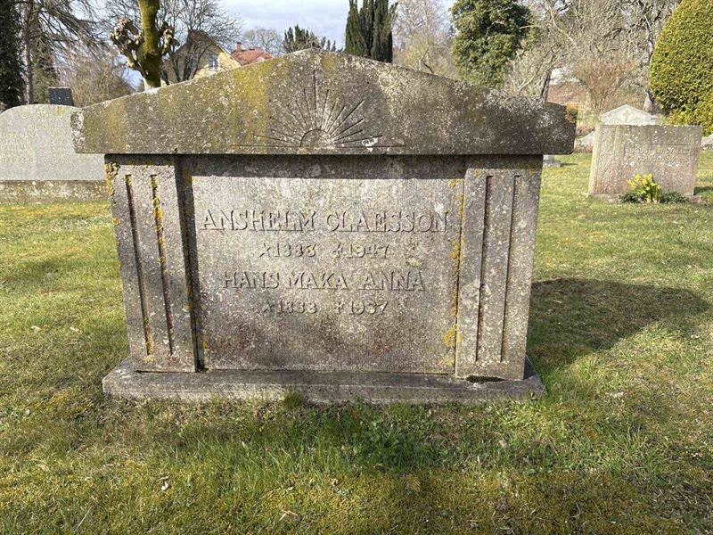 Gravnummer: LI    66