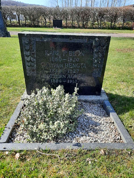 Grave number: VN A    74-76