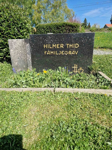 Grave number: 501 27 5451-5452