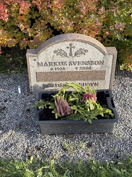 Grave number: 4 N ND   371
