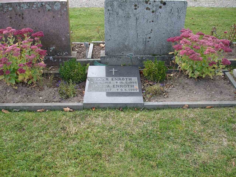 Grave number: FG G    17, 18