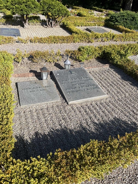 Grave number: NK E 112-113