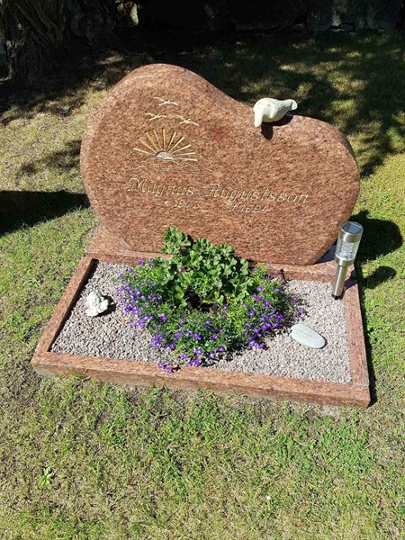 Grave number: 01  2215