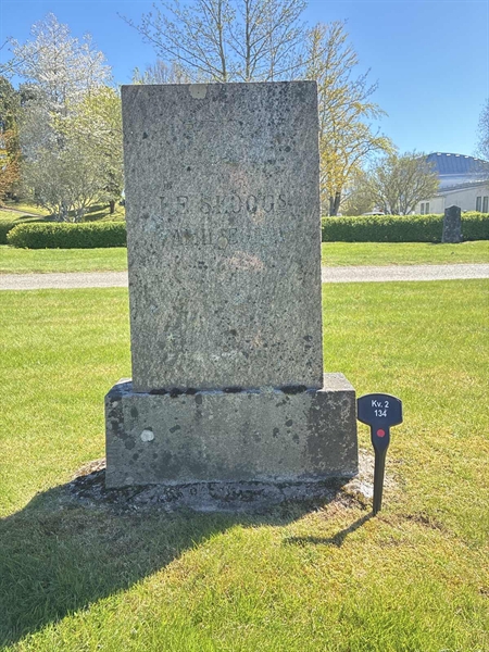 Grave number: 33 2   134