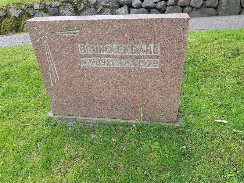 Grave number: 06 61105