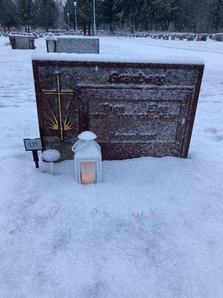 Grave number: 1 NL    37