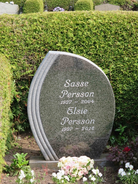 Grave number: HÖB 47    37