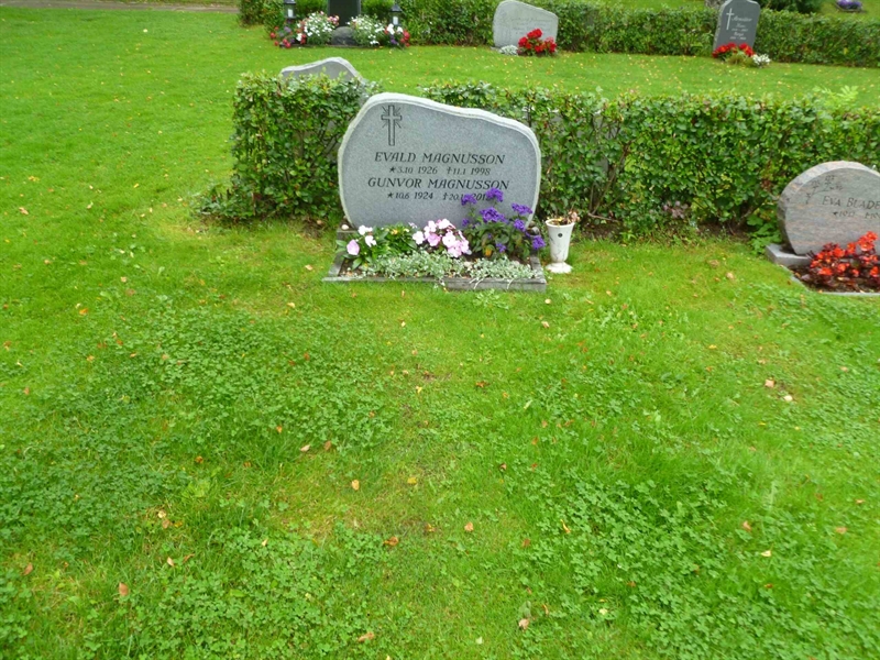 Grave number: ROG H  268, 269