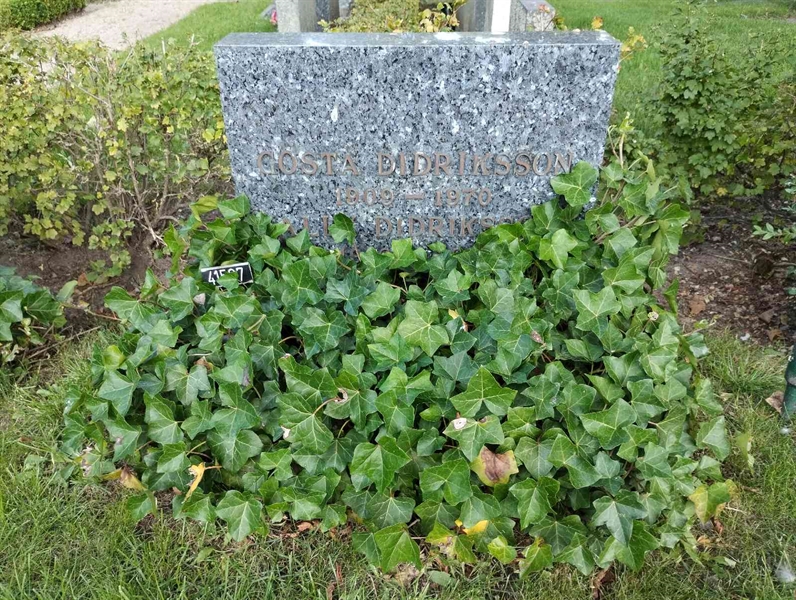 Grave number: Ö U06    25