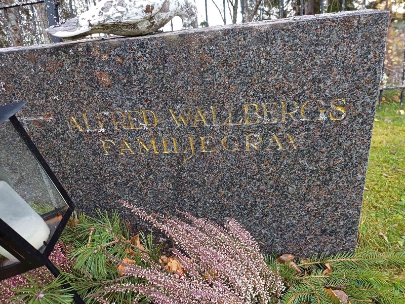 Grave number: JÄ 1 B 3097, 3098, 3099