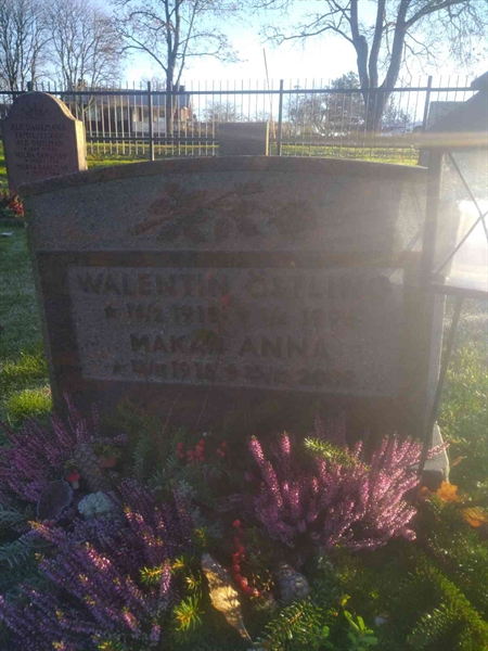 Grave number: H 092 017-18