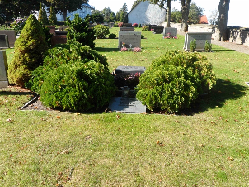 Grave number: SK K    27, 28