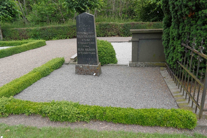 Grave number: ÖK 8    37