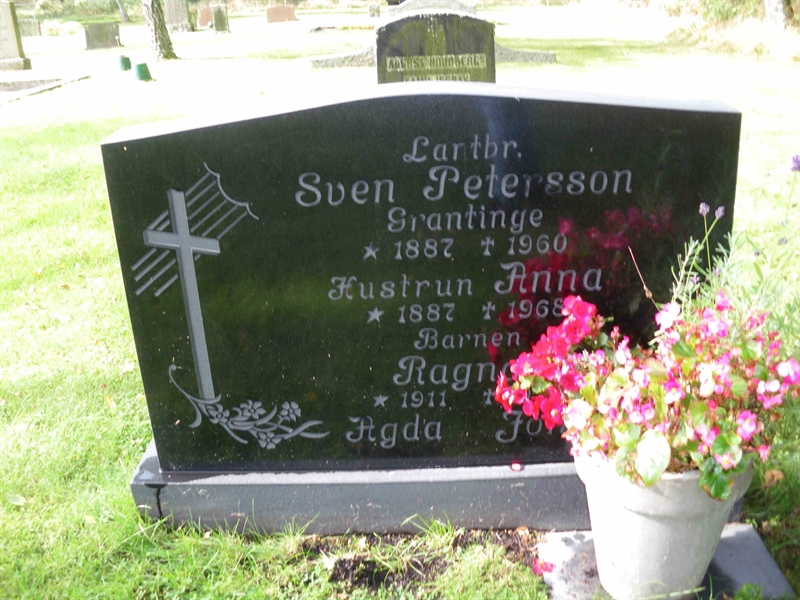 Grave number: SB 04    11