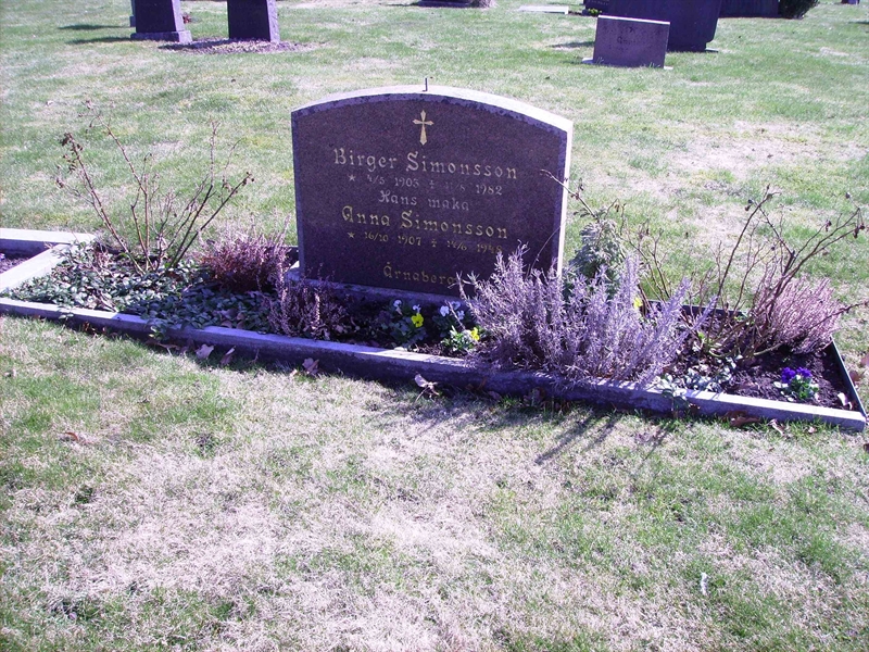 Grave number: LM 3 29  003