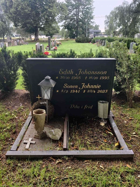 Grave number: VK H    34, 35, 36