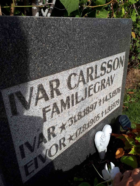 Grave number: NK F B   154