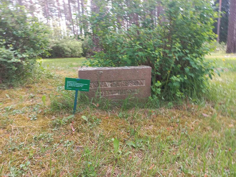 Grave number: 1 ND     8