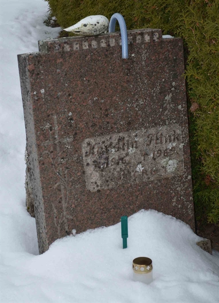 Gravnummer: 1 ÖK   121