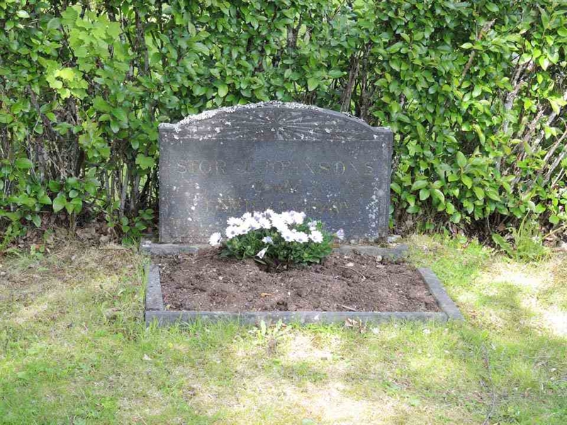 Gravnummer: 5 Ö A    30