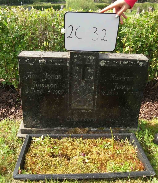 Gravnummer: 2 C    32