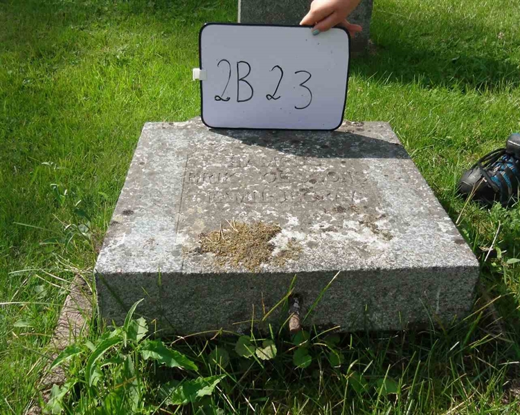 Gravnummer: 2 B    23