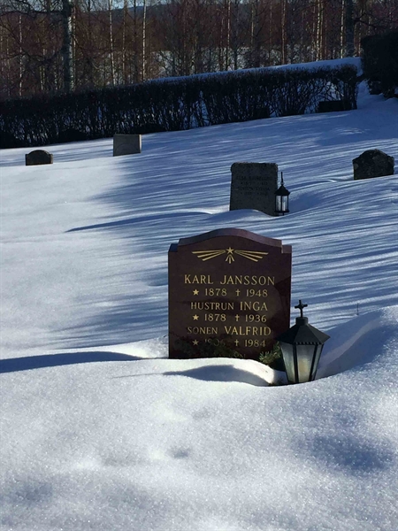 Gravnummer: 5 Ö A    33