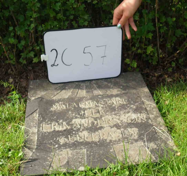 Gravnummer: 2 C    57