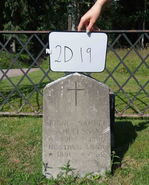 Gravnummer: 2 D    19