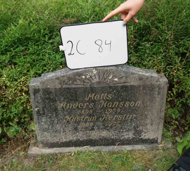 Gravnummer: 2 C    84