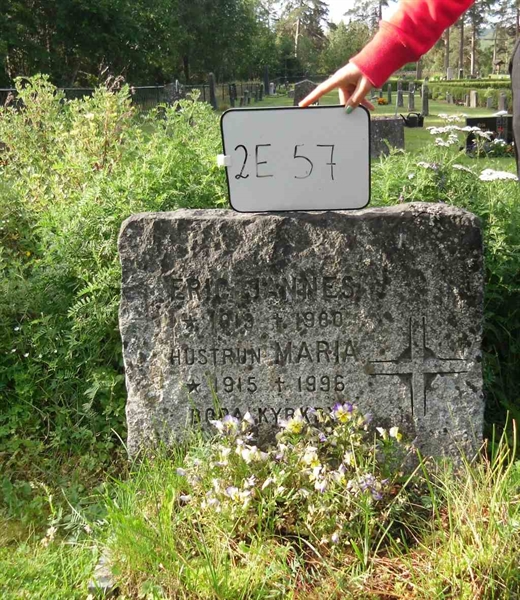 Gravnummer: 2 E    57