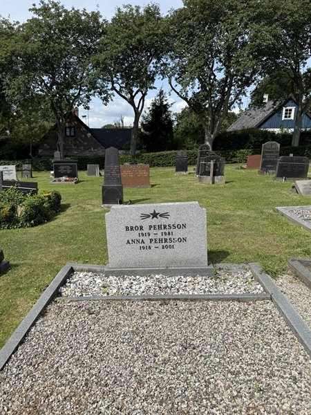 Grave number: ON D   394, 395