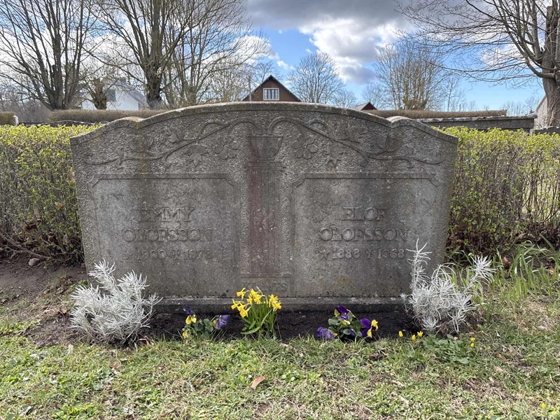 Grave number: LO 111, 112