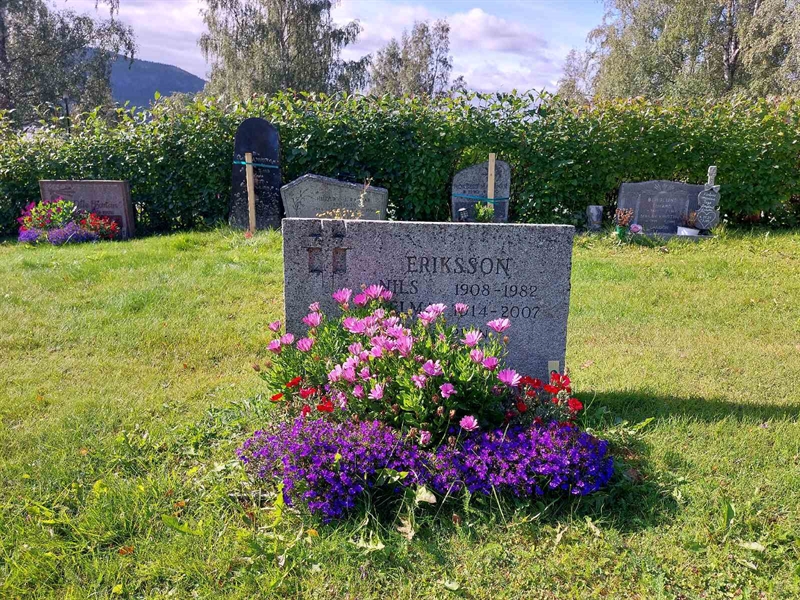 Grave number: K J   150, 151