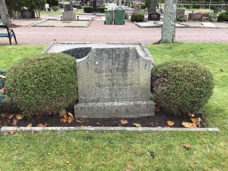 Grave number: LM 3 20  005